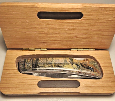 Lockback Knife with Duck Pattern Wooden Case